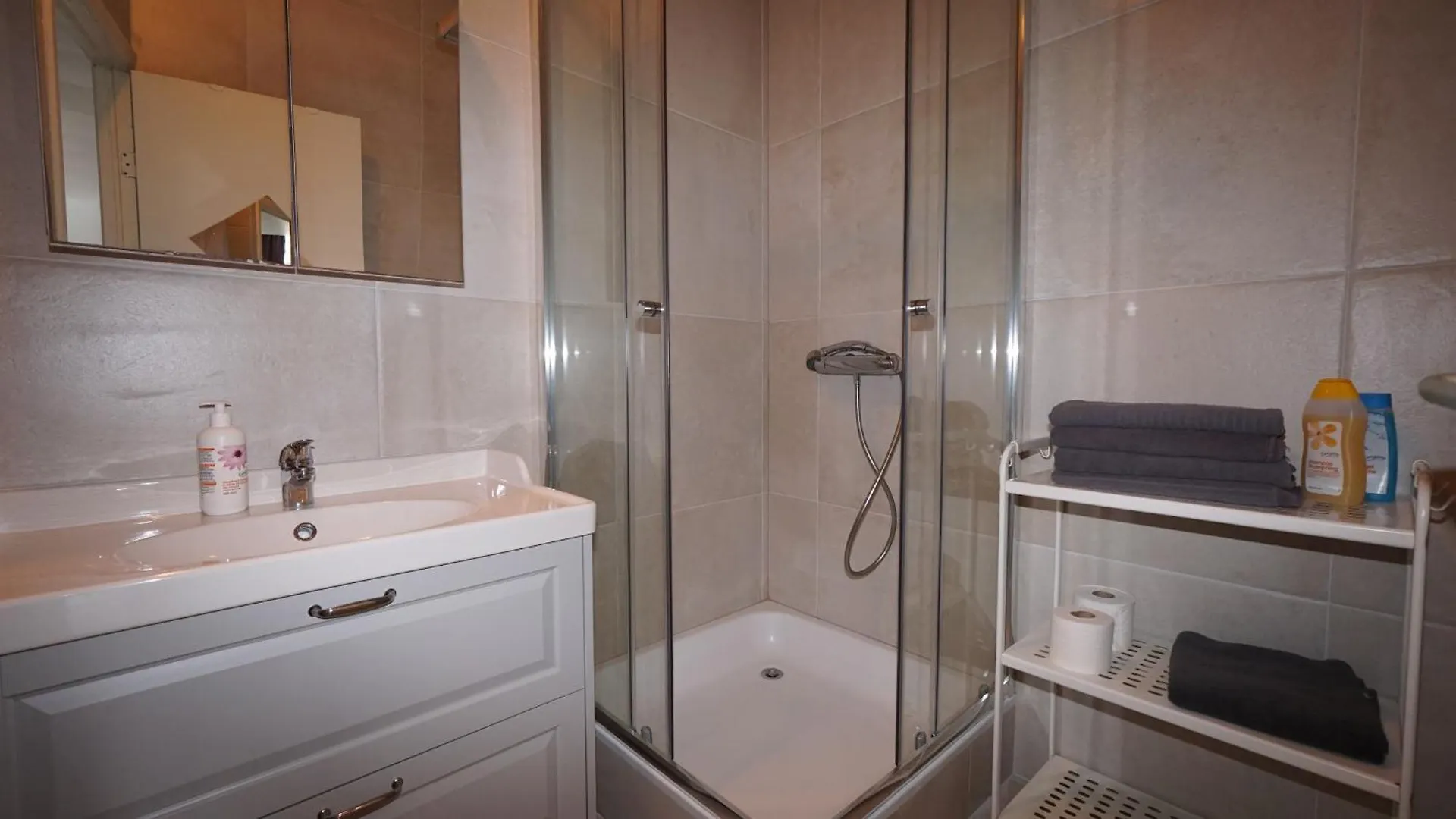 Sint-Jans Appartments أنتويرب شقة